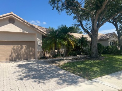 (private lake, pond, creek) Home For Sale in Boynton Beach Florida