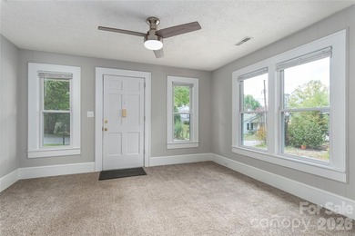 Welcome home to this charming 2-bedroom, 1-bath bungalow nestled - photo 4