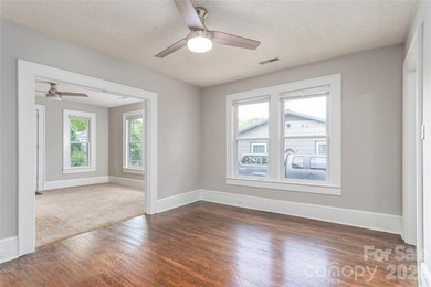 Welcome home to this charming 2-bedroom, 1-bath bungalow nestled - photo 7