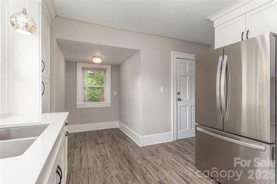 Welcome home to this charming 2-bedroom, 1-bath bungalow nestled - photo 8