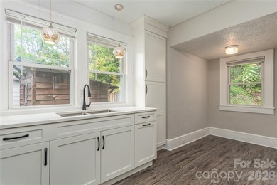 Welcome home to this charming 2-bedroom, 1-bath bungalow nestled - photo 10