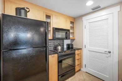 Escape to this fully furnished, groundfloor unit in sought-after - photo 4