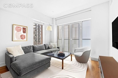Perfectly positioned in Yorkville near parks, dining, and - photo 2