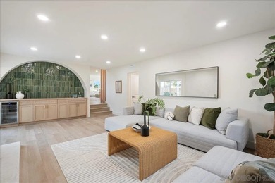 Fully renovated showpiece tucked away on a quiet cul-de-sac in - photo 22