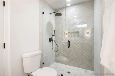 Fully renovated showpiece tucked away on a quiet cul-de-sac in - photo 32