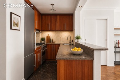 A king-sized one-bedroom with the rare privilege of a key to - photo 3