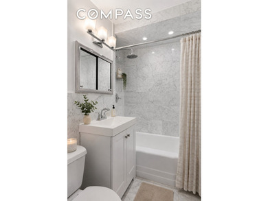 A king-sized one-bedroom with the rare privilege of a key to - photo 5