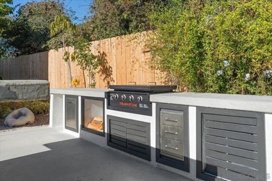 Fully renovated showpiece tucked away on a quiet cul-de-sac in - photo 42