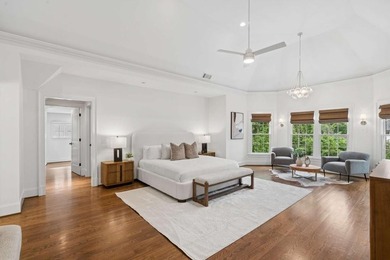 Welcome to this Exceptional Custom Estate nestled in the heart - photo 4