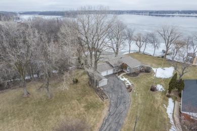 Little Lake Butte des Morts Home For Sale in Neenah Wisconsin
