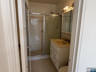 Bright, west facing 2 BR, 2 Bath coop in the heart of Fort Lee - photo 21