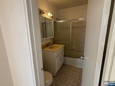 Bright, west facing 2 BR, 2 Bath coop in the heart of Fort Lee - photo 23
