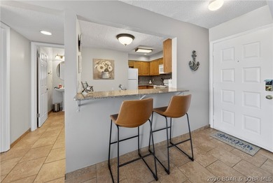 Fresh, clean & updated 2-level condo in the highly desirable - photo 4