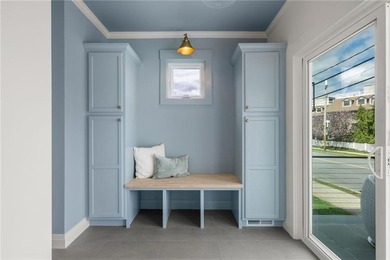 Beautifully transformed from top to bottom, this exceptional - photo 11