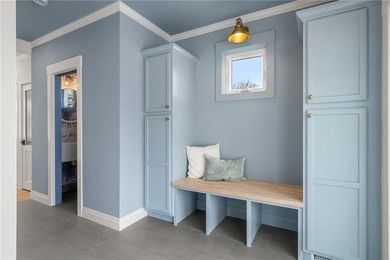 Beautifully transformed from top to bottom, this exceptional - photo 12