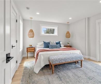 Beautifully transformed from top to bottom, this exceptional - photo 16