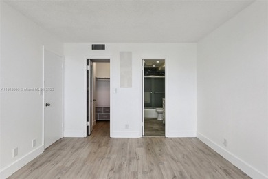 Spacious and remodeled . walking distance to Hallandale beach