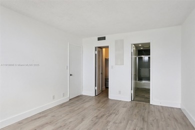 Spacious and remodeled . walking distance to Hallandale beach