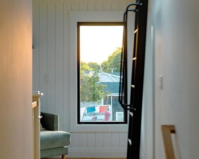 Beautifully transformed from top to bottom, this exceptional - photo 28