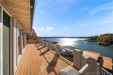Completely updated from top to bottom, this luxury lakefront - photo 4