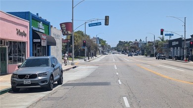 INVESTMENT OPPORTUNITY OR YOUR NEW HOME: This lovely 1923 - photo 17