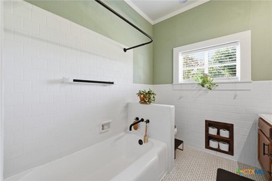 Opportunity knocks in the heart of Martindale! This charming - photo 20