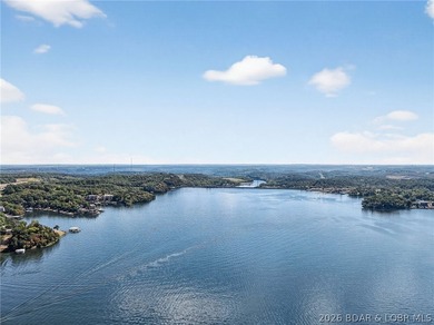 Lakefront living at its best! This 3BR/2BA, 1,400 sq ft condo in - photo 10