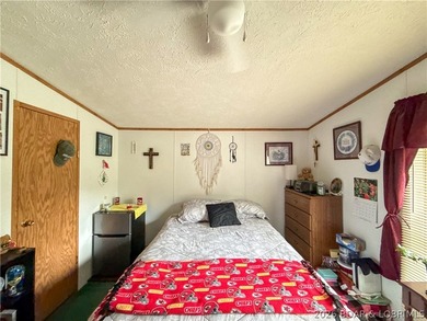 Enjoy privacy, space and a convenient location with this 3 - photo 12