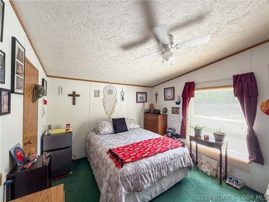 Enjoy privacy, space and a convenient location with this 3 - photo 13