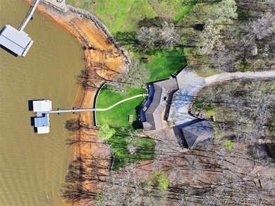 Ranch Style Lakefront Home with 300ft of Shoreline, 1.5 Acres, & - photo 4