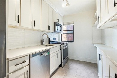 Spacious Living Meets Everyday Convenience at The New Yorker! - photo 14