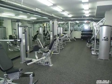 Luxury High Rise Coop Centrally Located .Move in Ready. Hardwood - photo 14