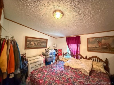Enjoy privacy, space and a convenient location with this 3 - photo 15