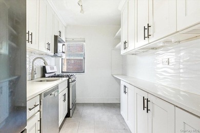Spacious Living Meets Everyday Convenience at The New Yorker! - photo 15