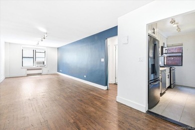 Spacious Living Meets Everyday Convenience at The New Yorker! - photo 18