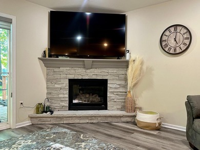 Beautifully maintained one-level living with modern updates - photo 18