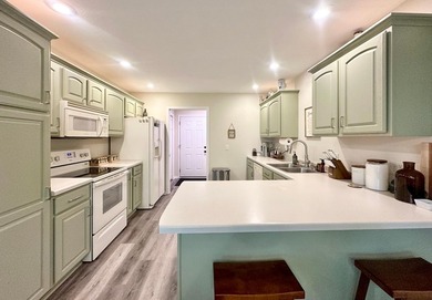 Beautifully maintained one-level living with modern updates - photo 21