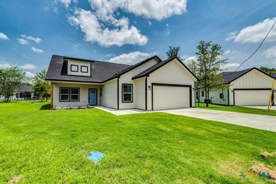 Beautifully crafted modern farmhouse located on an oversized 0 - photo 38