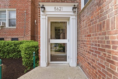Welcome to Netherland Gardens, where charm meets convenience - photo 2
