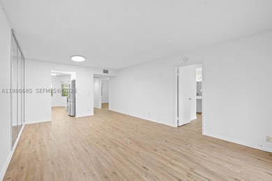 Beautiful 2/2 condo in Century Village, Pembroke Pines. This - photo 7