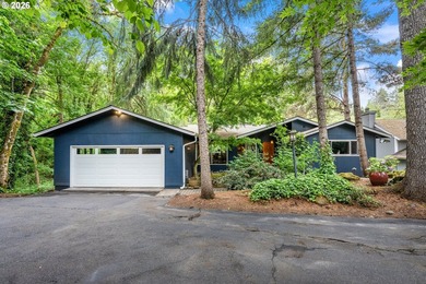 BEST VALUE ON THE LAKE. Waterfront Lake Oswego living in a - photo 3