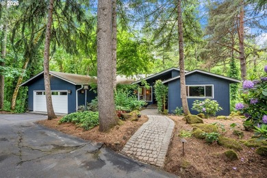 BEST VALUE ON THE LAKE. Waterfront Lake Oswego living in a - photo 4