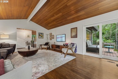 BEST VALUE ON THE LAKE. Waterfront Lake Oswego living in a - photo 8
