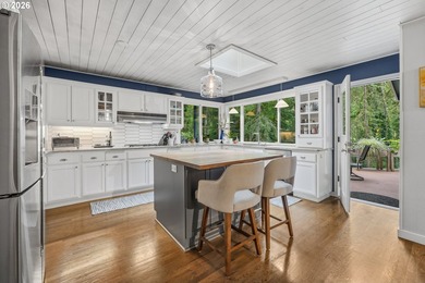 BEST VALUE ON THE LAKE. Waterfront Lake Oswego living in a - photo 9