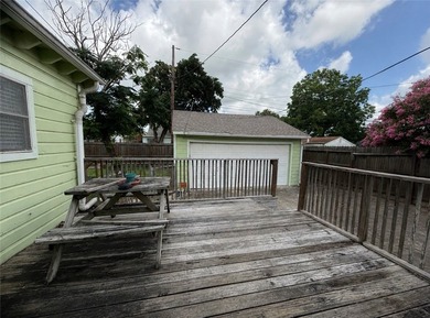 Freshly painted 3-bedroom, 2-bath well maintained home featuring - photo 15