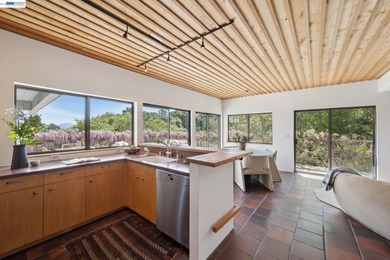 Timeless contemporary design, sweeping views, and exceptional - photo 22