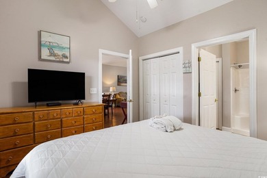 This beautiful top floor End Unit Condo Features, 3 bedroom, 2 - photo 14
