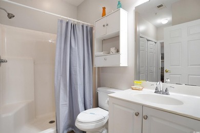 This beautiful top floor End Unit Condo Features, 3 bedroom, 2 - photo 15
