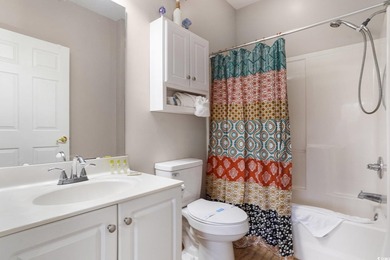 This beautiful top floor End Unit Condo Features, 3 bedroom, 2 - photo 18