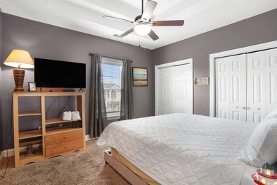 This beautiful top floor End Unit Condo Features, 3 bedroom, 2 - photo 19